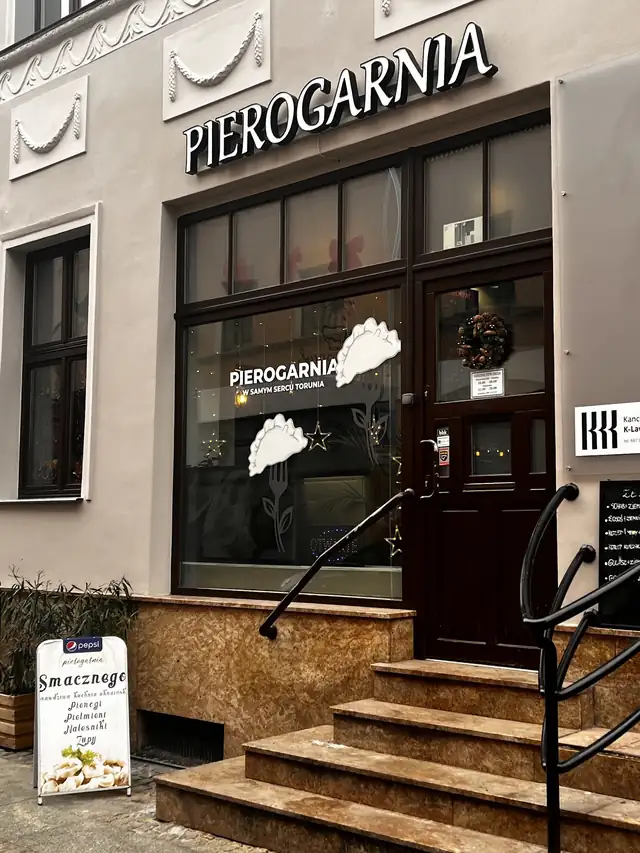 Kamienica przy Piekary 33 z napisem PIEROGARNIA